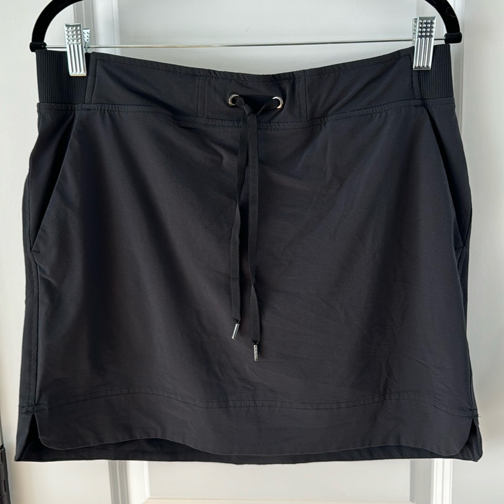 Athleta skort in black size 12, 15 1/2 inch length